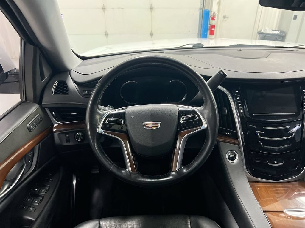 Used 2019 Cadillac Escalade ESV Luxury AWD/4WD image 11