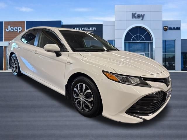 Used 2020 Toyota Camry LE w/ Sunroof Package FWD image 9