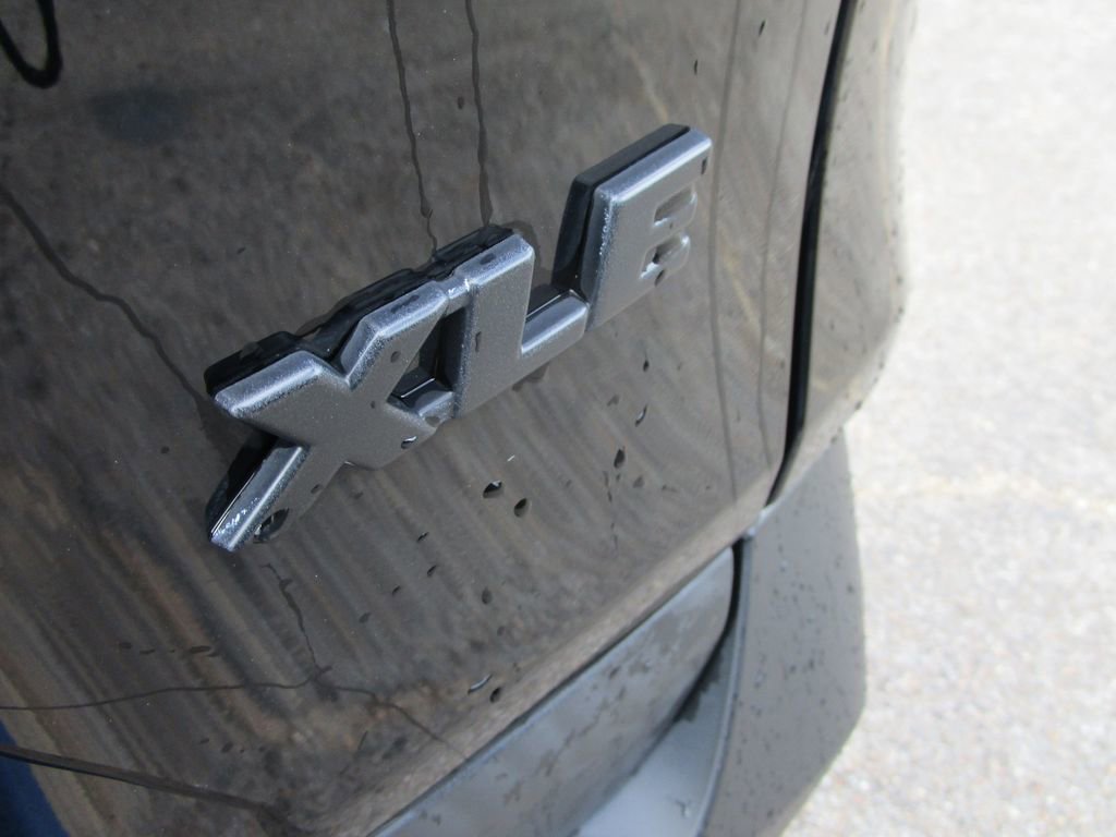 Used 2022 Toyota RAV4 XLE image 10