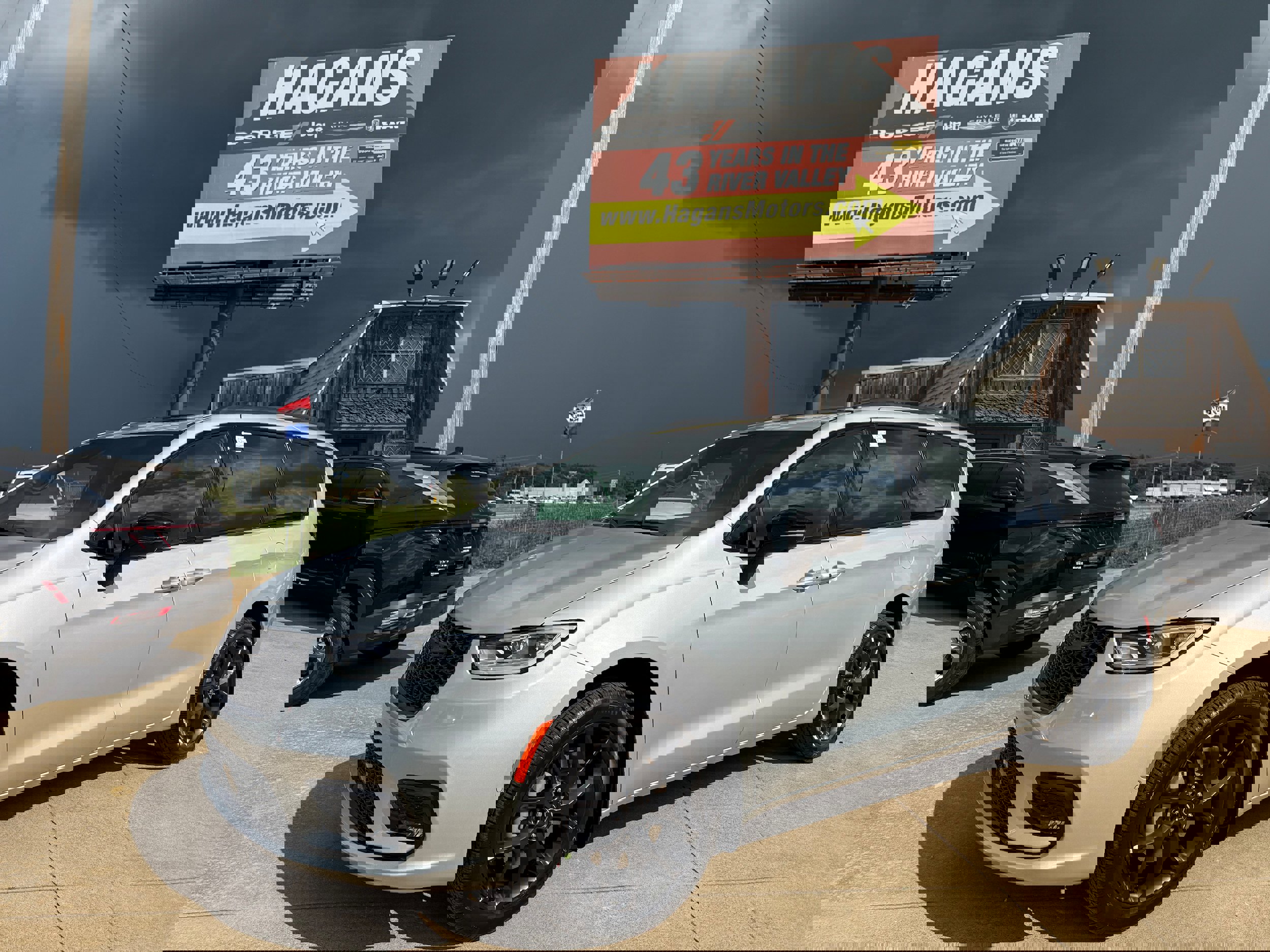 New 2026 Chrysler Pacifica Limited w/ Uconnect Theater Family Group image 1