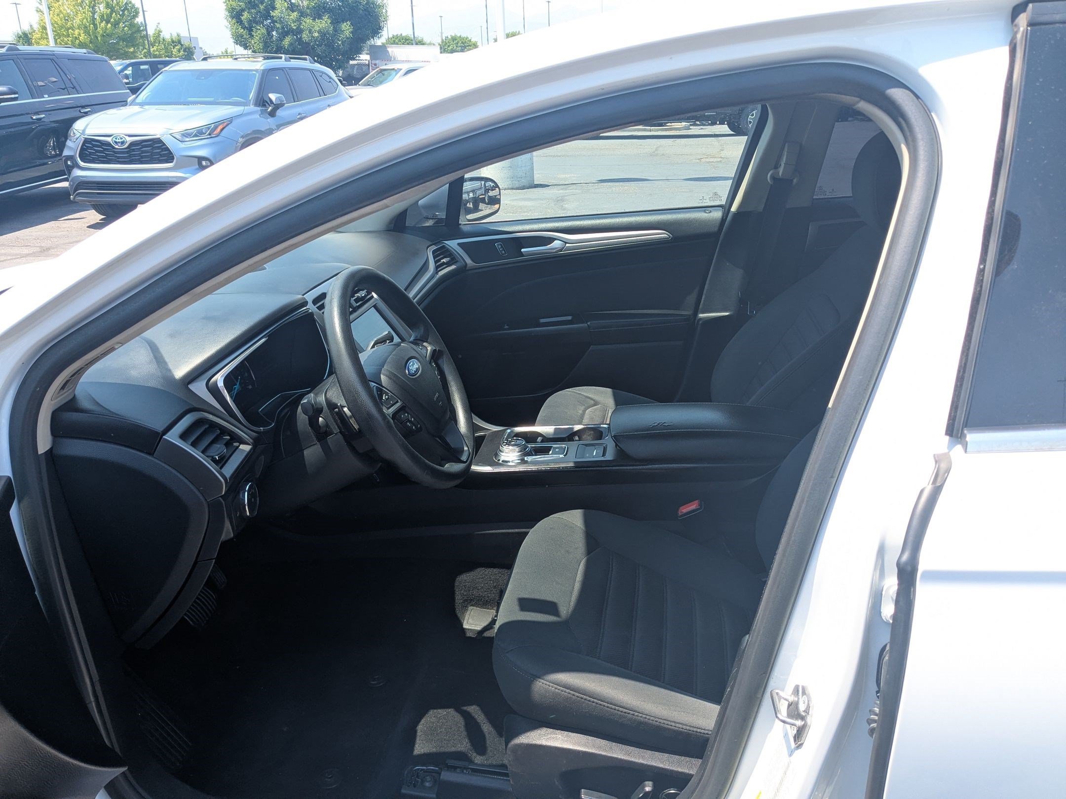 Used 2017 Ford Fusion SE w/ Fusion SE Technology Package FWD image 23