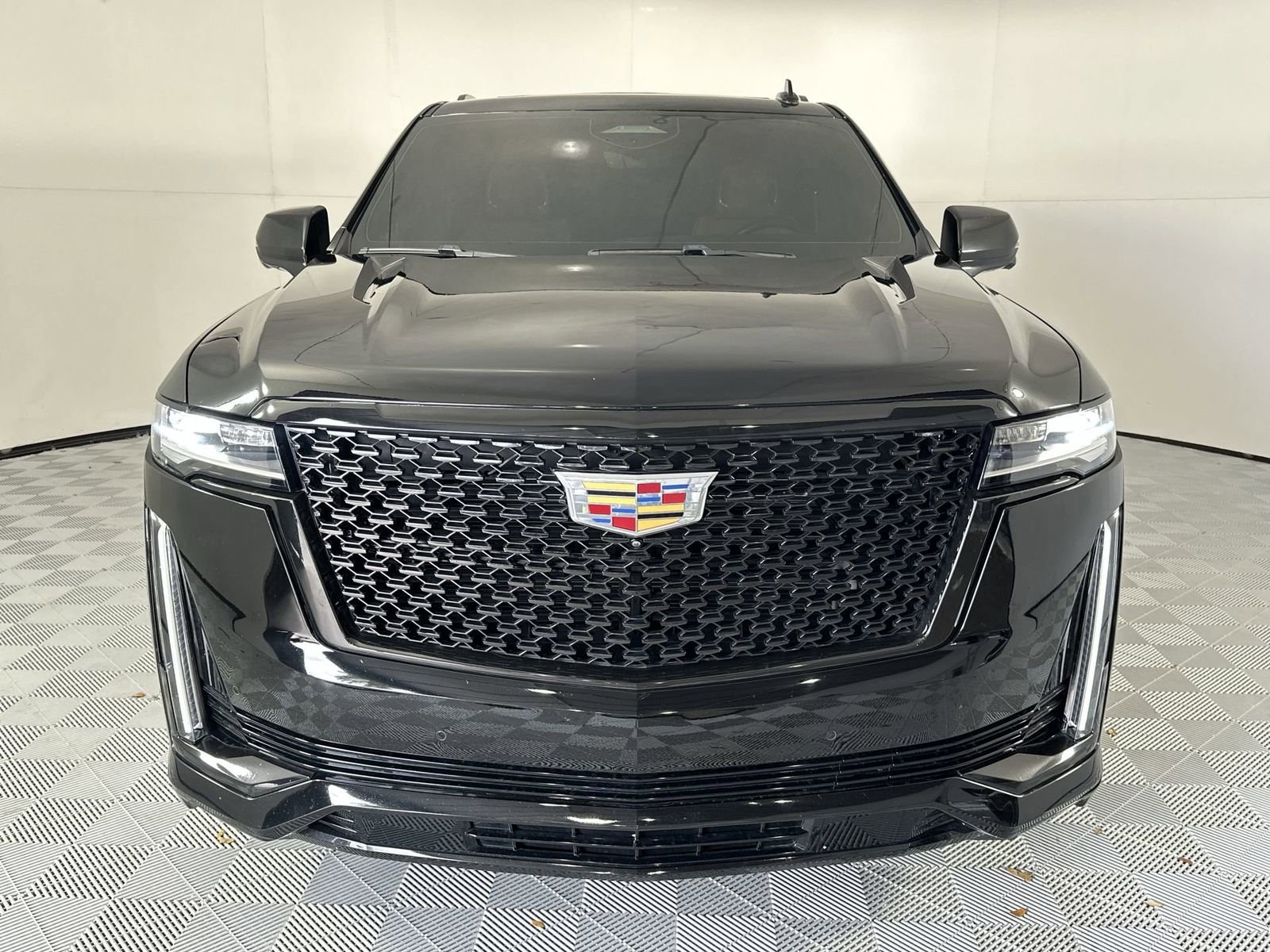 Used 2023 Cadillac Escalade Premium Luxury w/ Performance Package AWD/4WD image 3