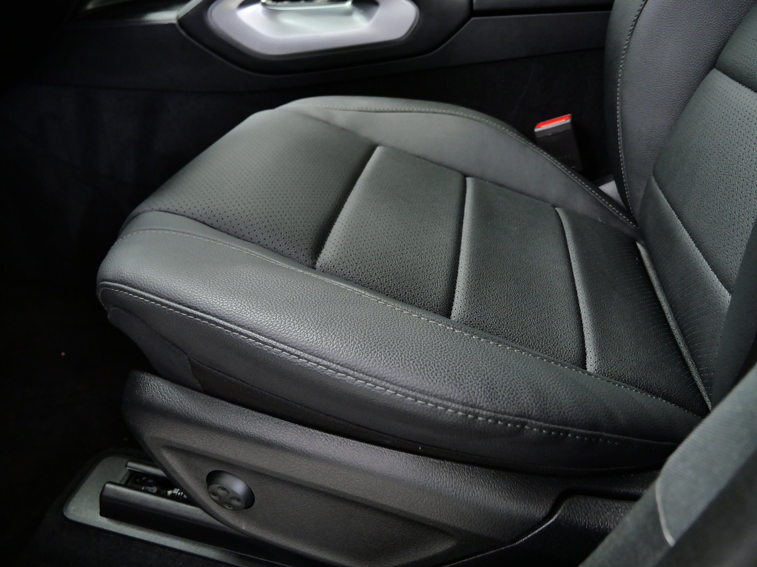 Used 2025 Mercedes-Benz GLS 450 4MATIC image 18