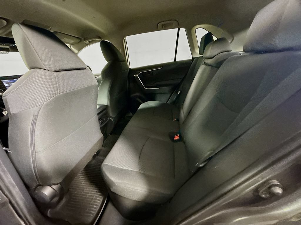 Used 2021 Toyota RAV4 LE AWD/4WD image 24