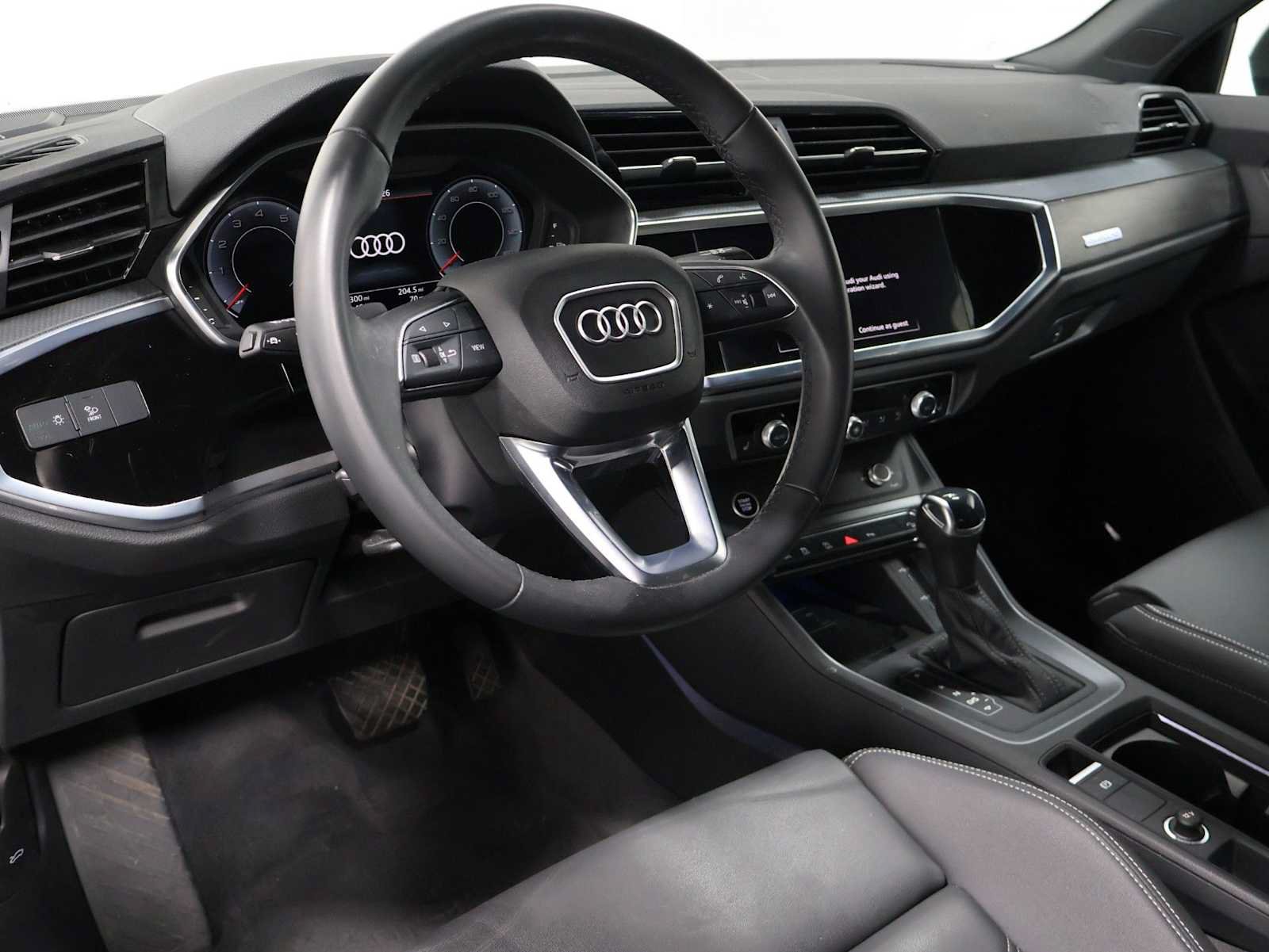 Used 2023 Audi Q3 2.0T Premium Plus w/ Premium Plus Package AWD/4WD image 4