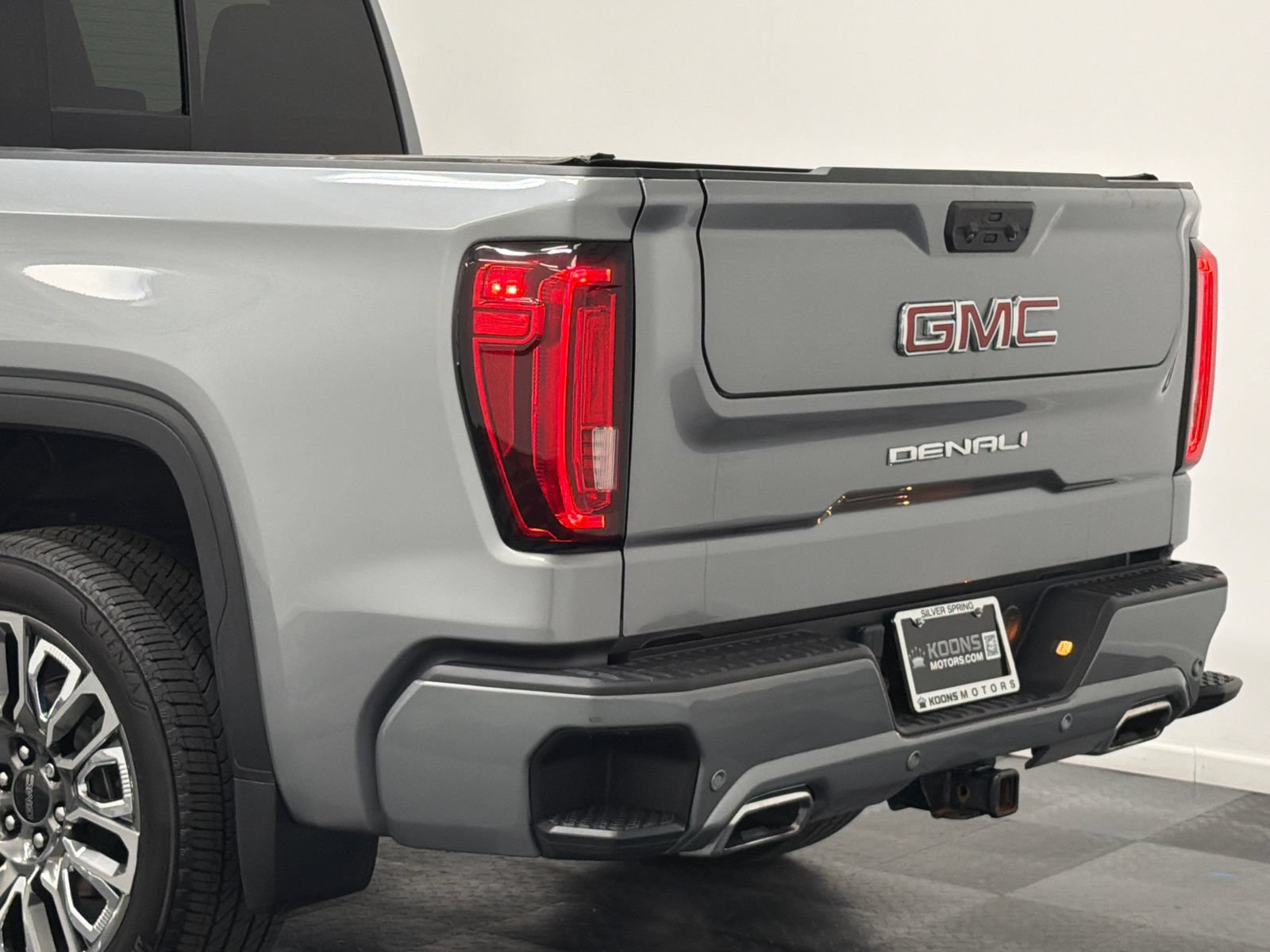 Used 2023 GMC Sierra 1500 Denali w/ Technology Package AWD/4WD image 7