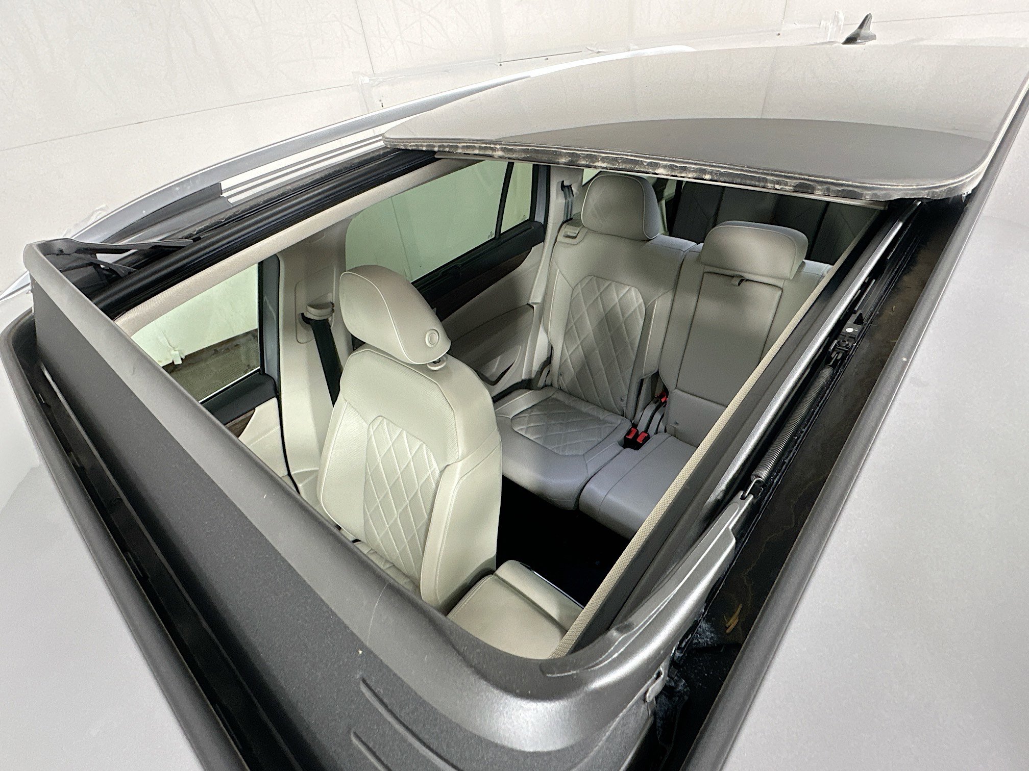 Certified 2025 Volkswagen Atlas SEL Premium R-Line image 22