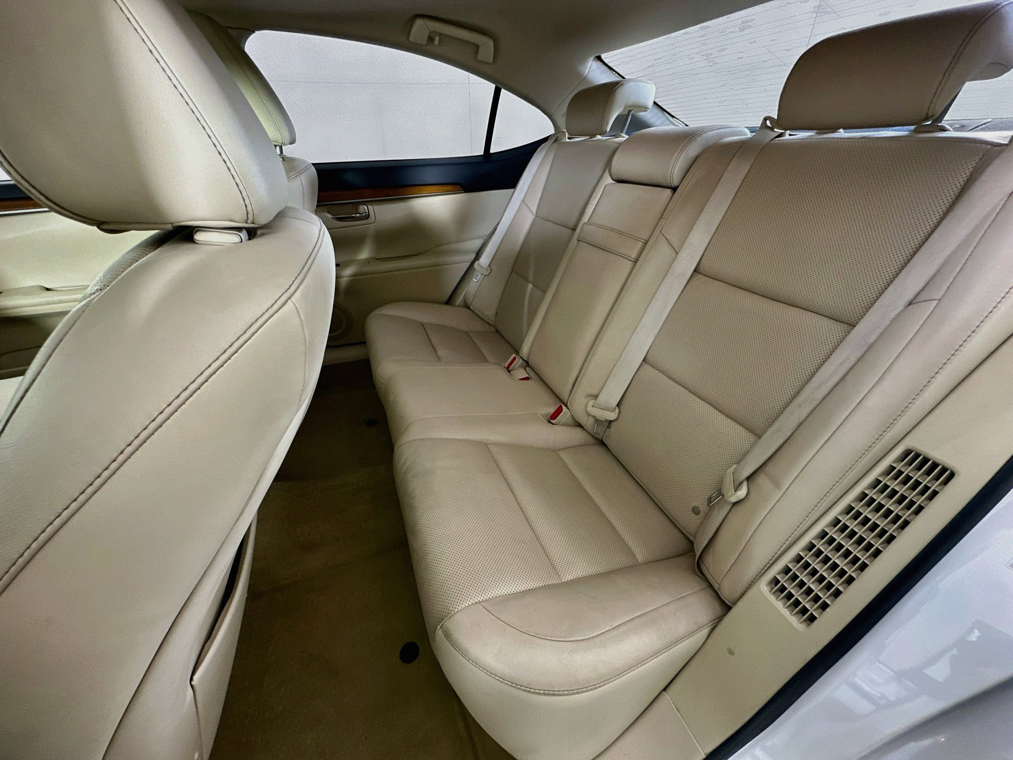 Used 2015 Lexus ES 300h w/ Navigation System Package FWD image 29
