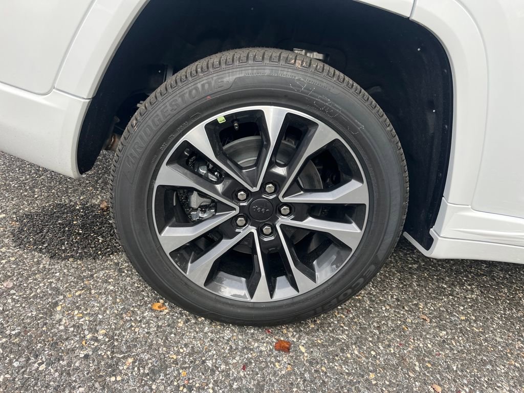 New 2025 Jeep Grand Cherokee L Overland w/ Luxury Tech Group IV image 30