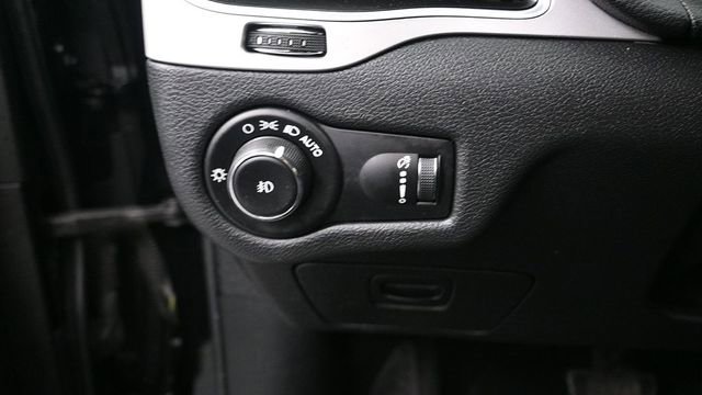 Used 2020 Jeep Cherokee Latitude AWD/4WD image 23