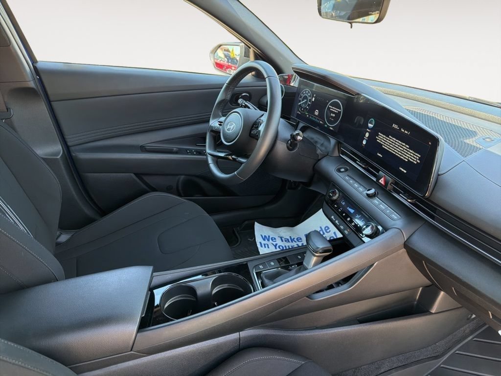 Certified 2025 Hyundai Elantra SEL FWD image 14