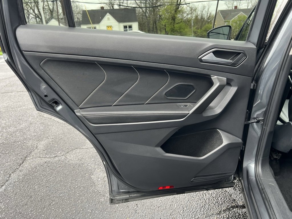 Used 2022 Volkswagen Tiguan SE w/ Panoramic Sunroof Package image 25