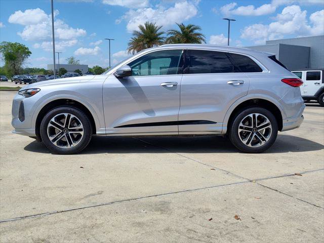 Certified 2025 Audi Q5 Premium w/ Convenience Package AWD/4WD image 4