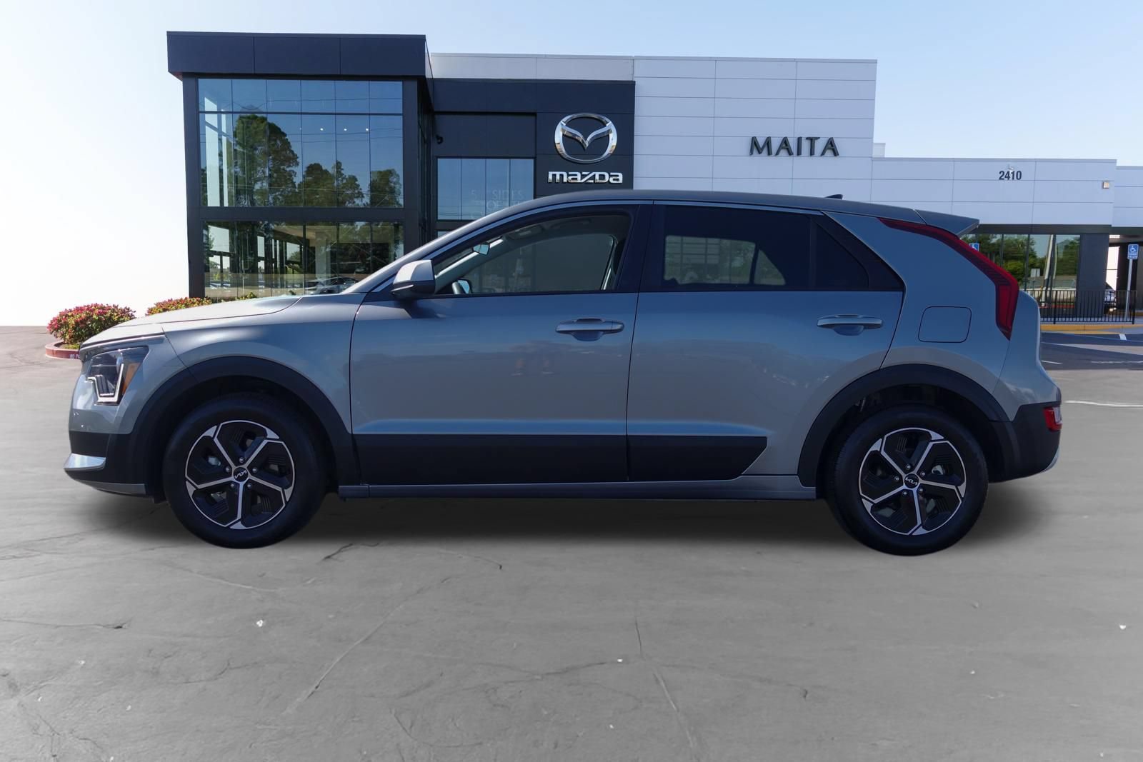 Used 2025 Kia Niro LX FWD image 6