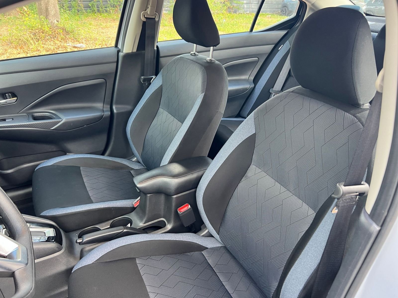 Used 2025 Nissan Versa SV FWD image 32