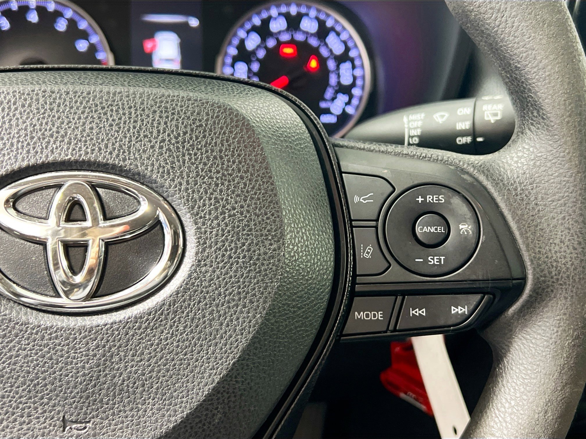 Used 2020 Toyota RAV4 LE image 19