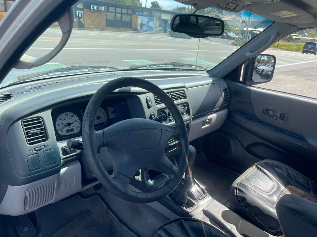 Used 2002 Mitsubishi Montero Sport XLS image 12