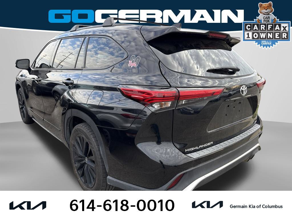 Used 2023 Toyota Highlander XSE FWD image 2