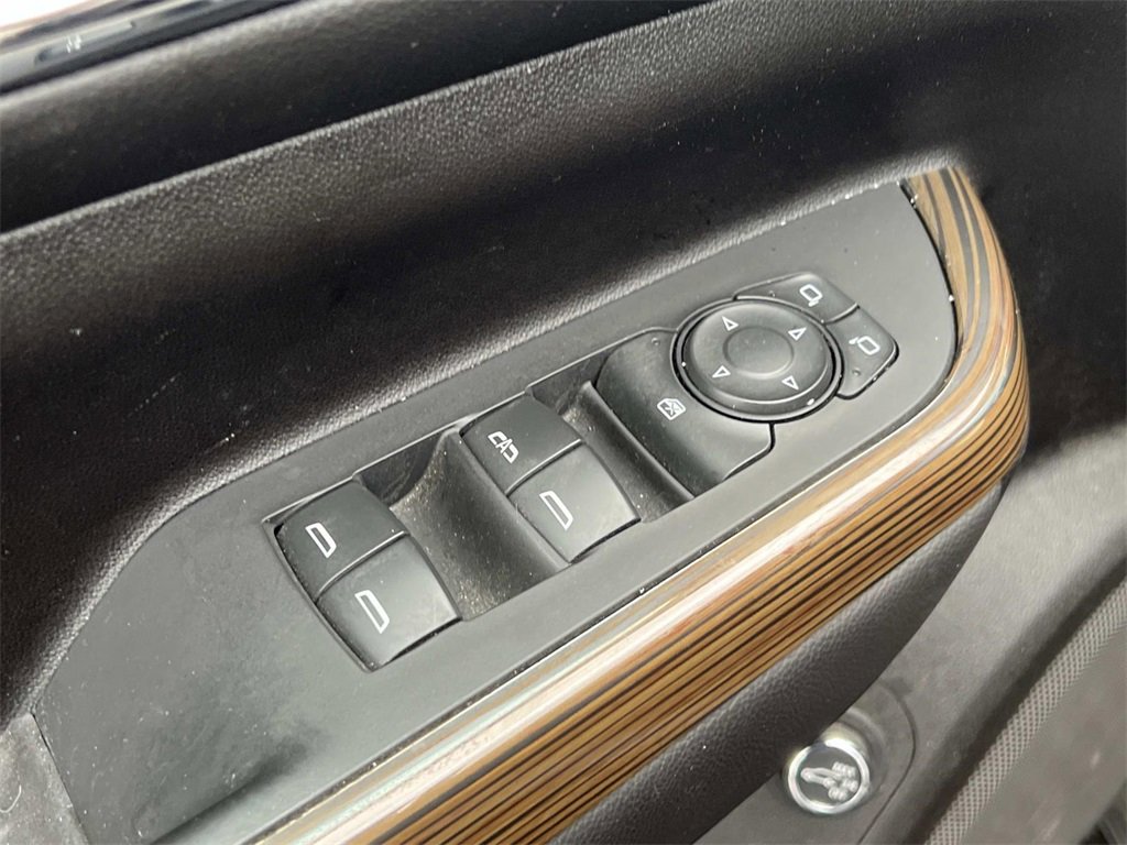 Certified 2023 GMC Acadia SLE w/ Driver Convenience Package image 15