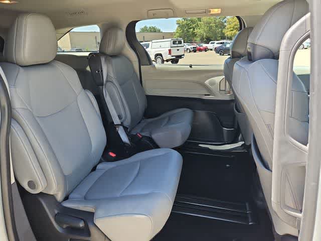 Used 2023 Toyota Sienna XLE FWD image 19