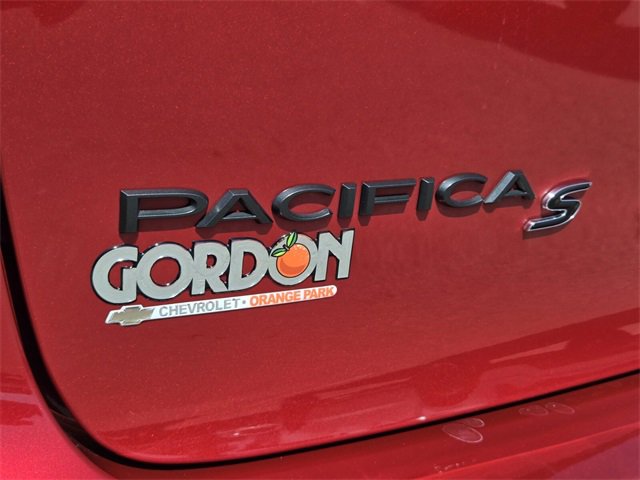 Used 2025 Chrysler Pacifica Limited image 18