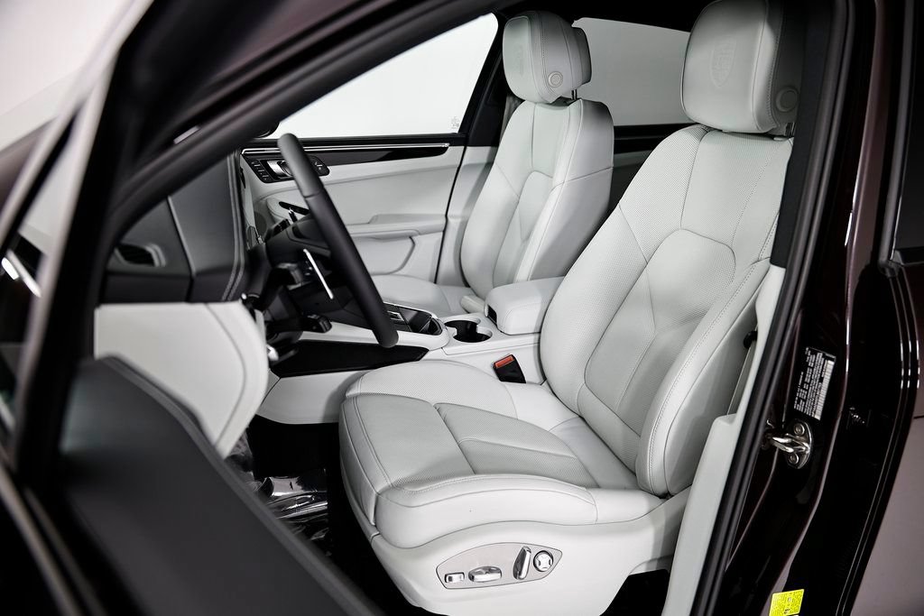 New 2026 Porsche Macan AWD/4WD image 21