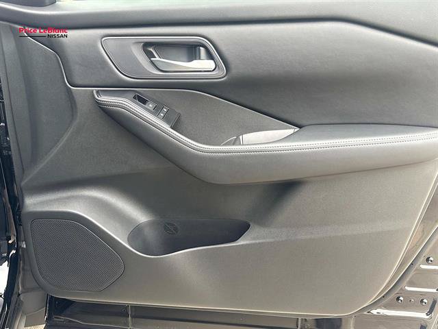 Certified 2025 Nissan Rogue SV FWD image 12
