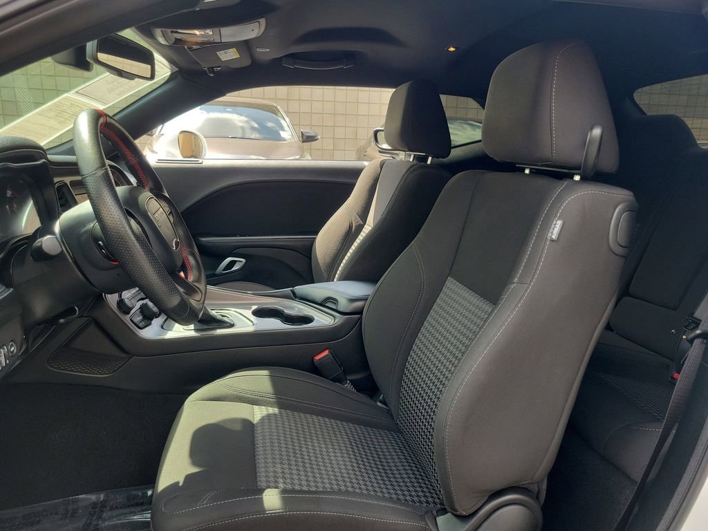 Used 2023 Dodge Challenger SXT w/ Blacktop Package image 9