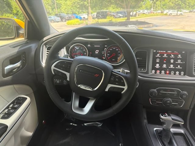 Used 2017 Dodge Charger R/T w/ Plus Group RWD image 15