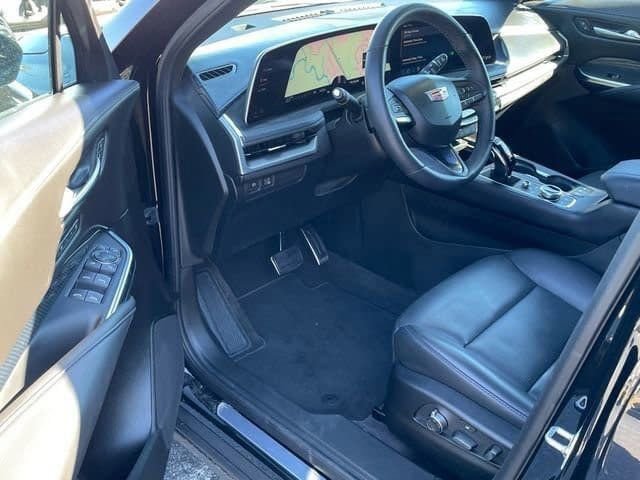 Used 2025 Cadillac XT4 Sport image 6