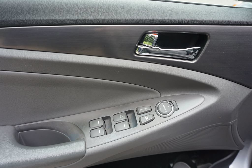 Used 2014 Hyundai Sonata Hybrid FWD image 3