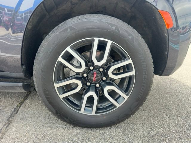Used 2023 GMC Yukon AT4 w/ Technology Package AWD/4WD image 5
