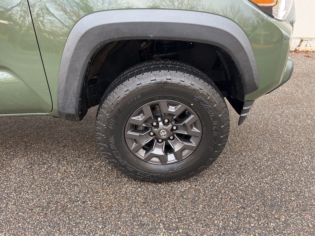 Used 2021 Toyota Tacoma SR5 w/ Trail Edition image 9