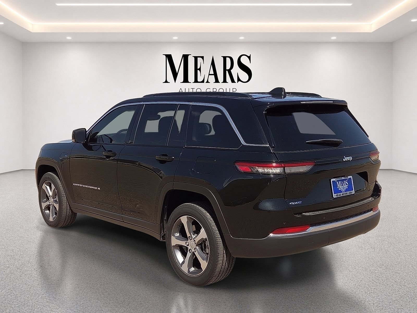 Used 2023 Jeep Grand Cherokee 4WD 4xe image 3