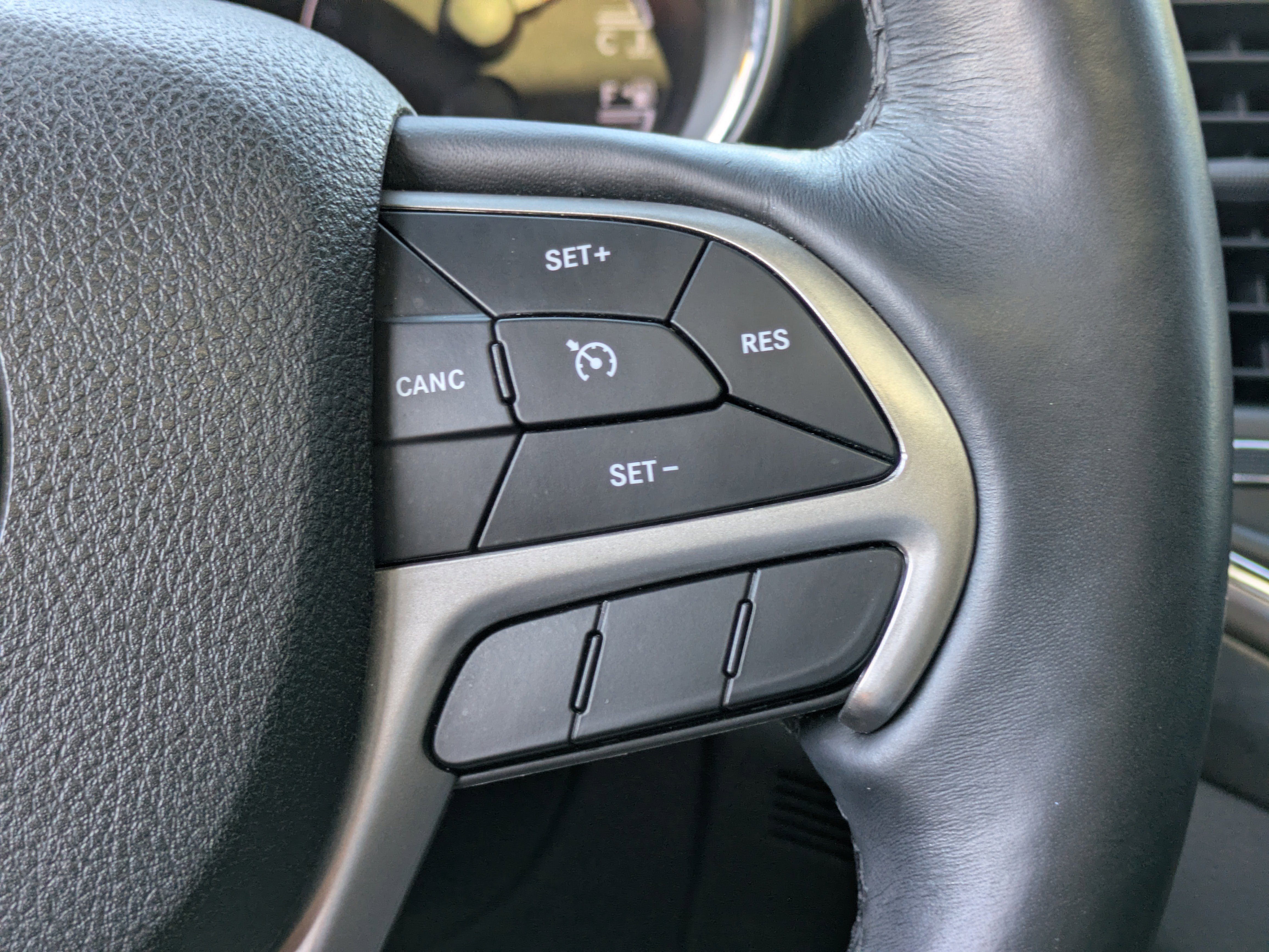 Used 2018 Jeep Grand Cherokee Altitude image 26