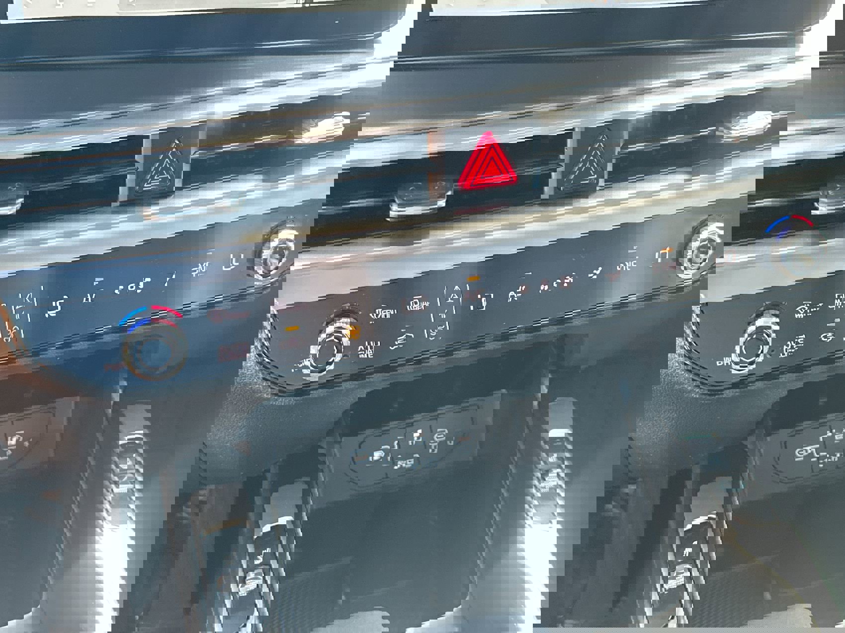 Used 2025 Kia Sorento EX w/ Panoramic Sunroof Package image 19