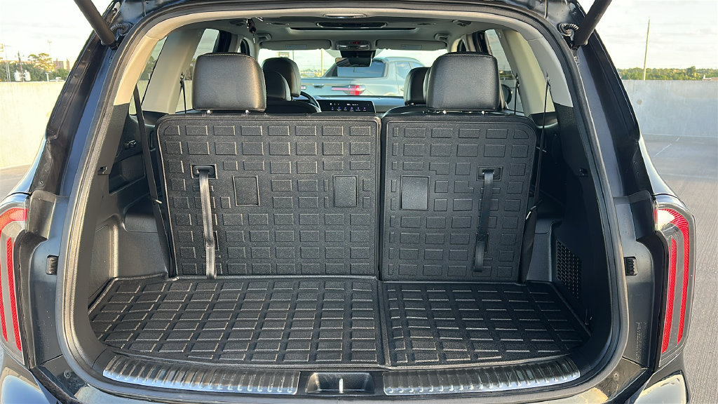Used 2025 Kia Telluride SX w/ SX Captain's Chair Package FWD image 39