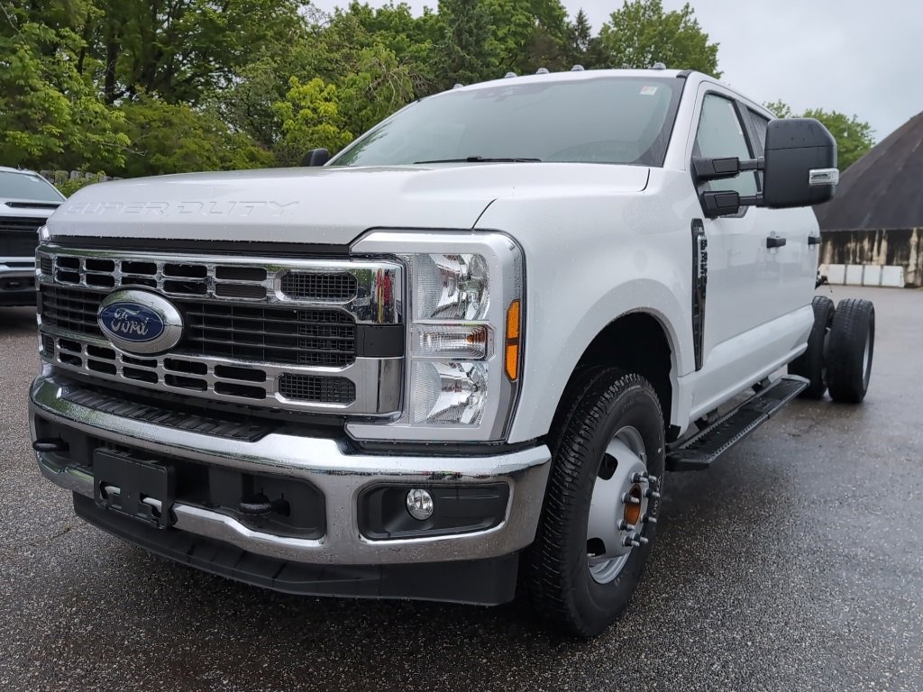 New 2025 Ford F350 XL w/ XL Chrome Package