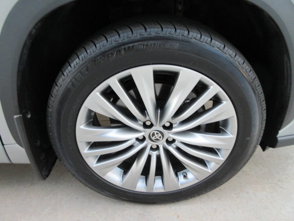 Used 2022 Toyota Highlander Platinum AWD/4WD image 9