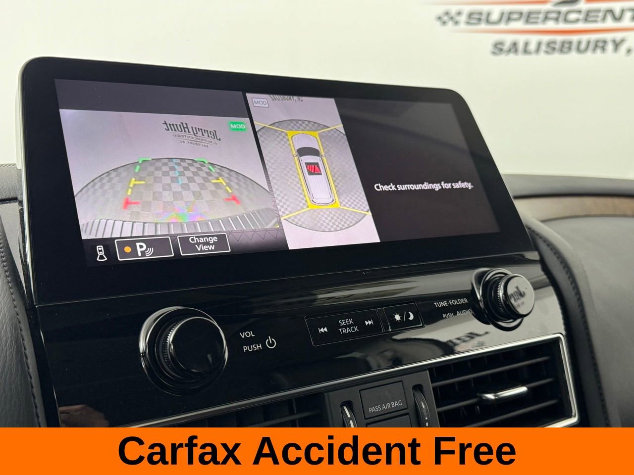 Used 2024 Nissan Armada SL w/ Captain's Chairs Package image 3