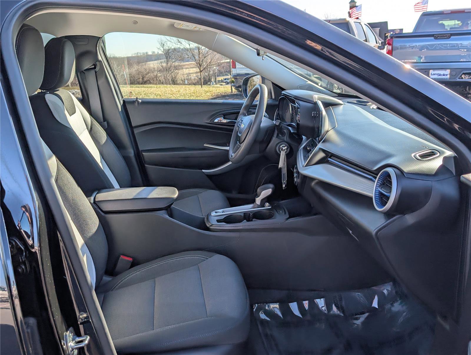 Used 2025 Chevrolet Trax LS image 9