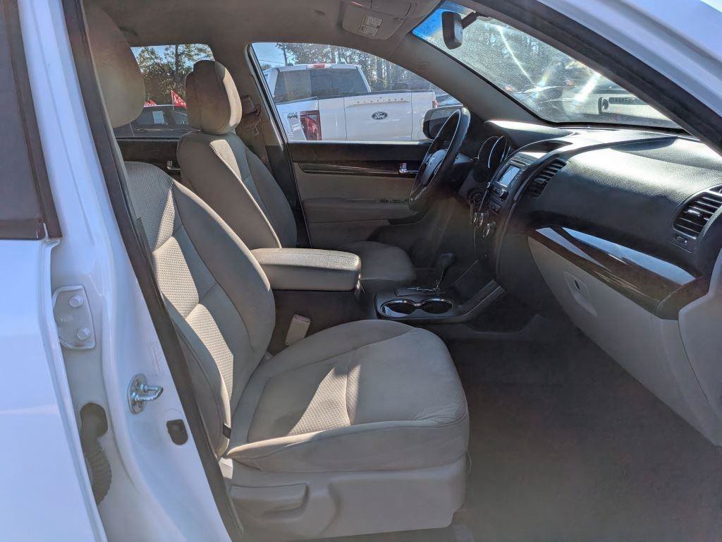 Used 2013 Kia Sorento LX w/ Convenience Pkg FWD image 13