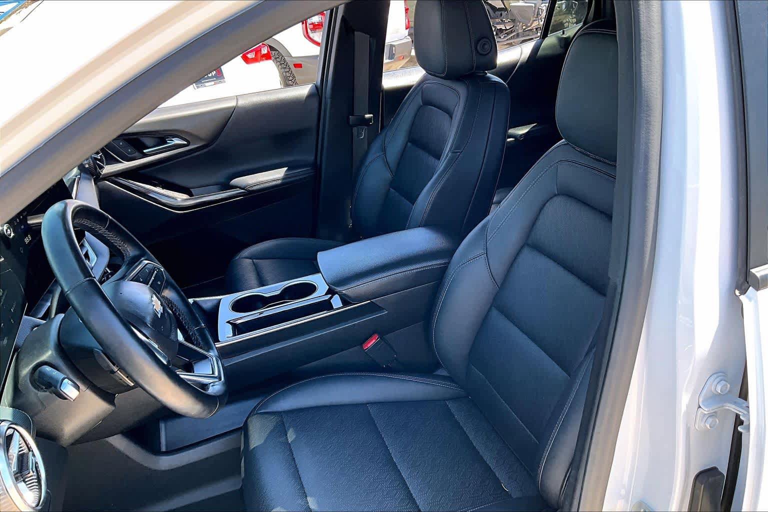 Used 2025 Chevrolet Equinox LT w/ Convenience Package II FWD image 8