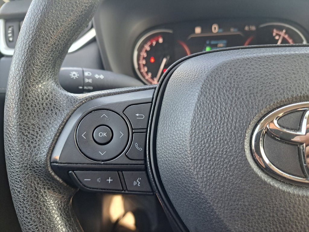 Used 2025 Toyota RAV4 XLE FWD image 22