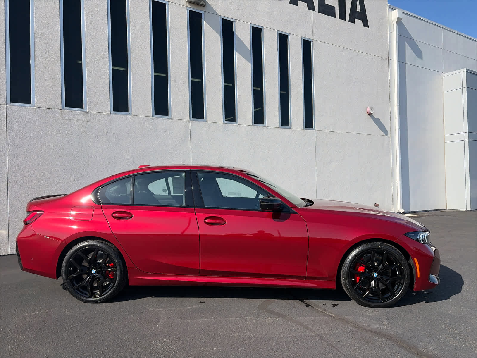 New 2026 BMW 330i Sedan w/ M Sport Package RWD image 4