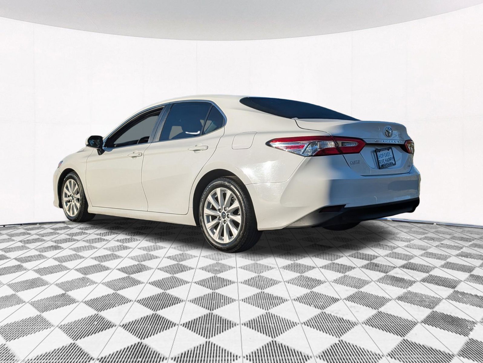 Used 2018 Toyota Camry LE FWD image 11