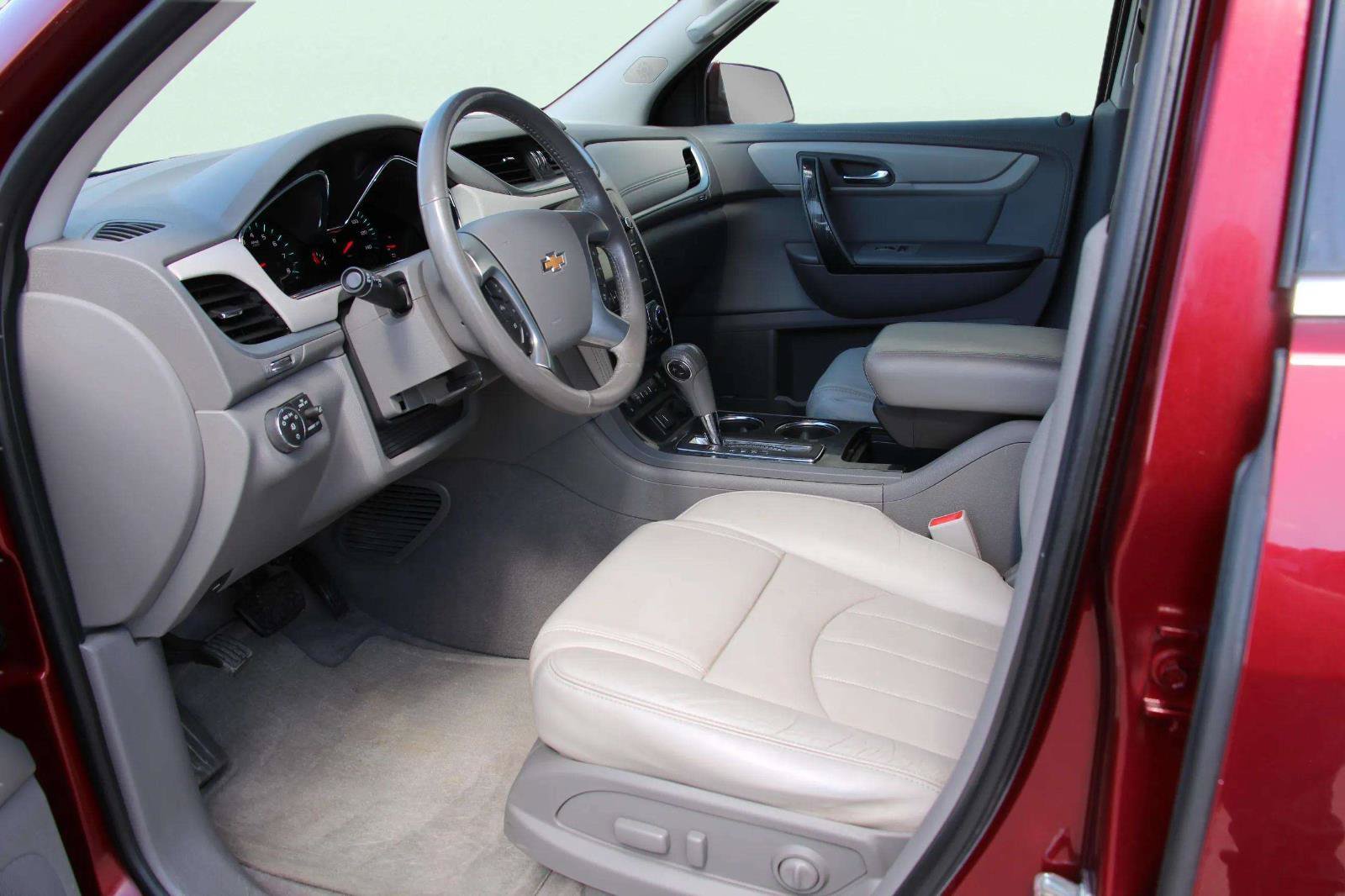 Used 2016 Chevrolet Traverse LTZ AWD/4WD image 13