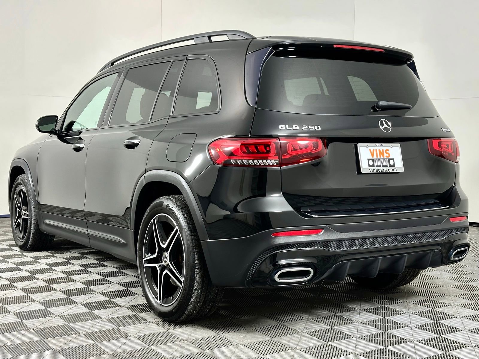 Used 2022 Mercedes-Benz GLB 250 4MATIC image 32