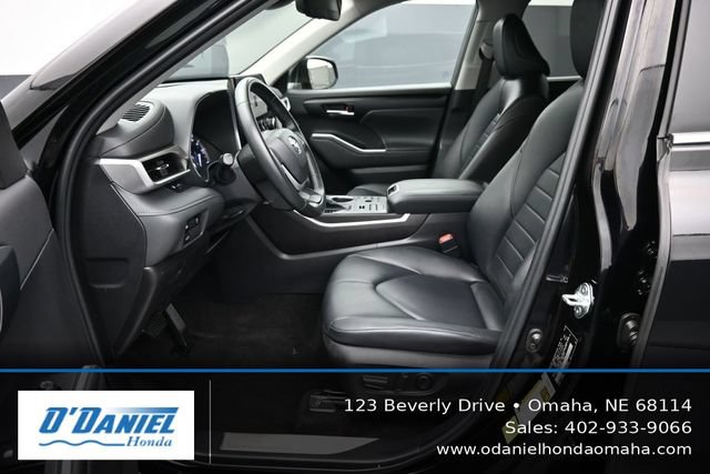 Used 2023 Toyota Highlander XLE AWD/4WD image 25