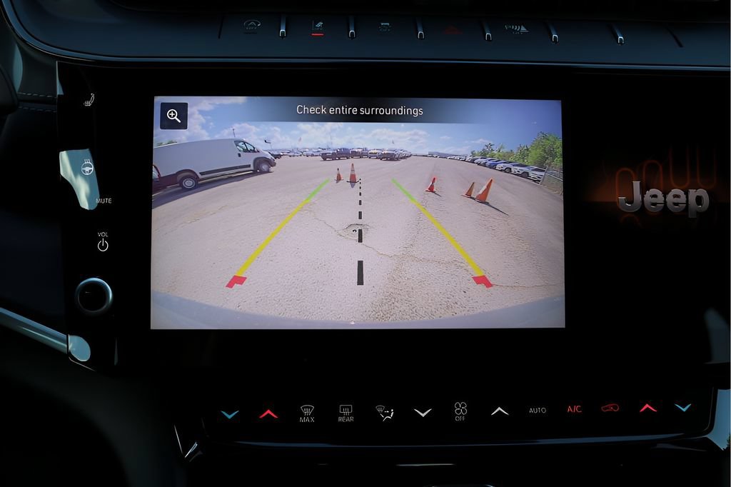 New 2027 Jeep Grand Cherokee Altitude AWD/4WD image 24